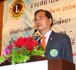 Outgoing District Gov. Vichai Chooncharoen leads board members in saying their farewells, passing on the torch to newly elected officers.