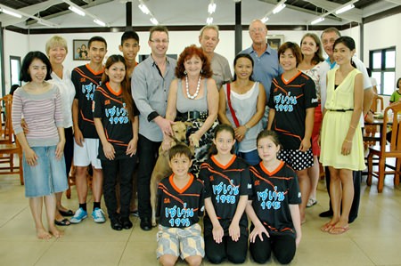 Nigel, his wife Som and four of his children: the two birthday boys Jay & Jonny, Jenni and Elizabeth, along with friends from the Rotary Club Eastern Seaboard: Russell Iffland, Tatiana Sokolova, Maggie Travis, Joy and Carl Dyson, Michael Todd-White, Jan and Ket Abbink, and Elfi Seitz.