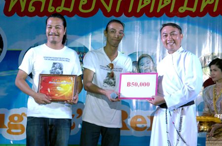 Amateur musicians Nopawad Samanrak (left), and Manaswee Samanrak (center) accept the winning award for writing the song, “Father Ray in our Heart”.