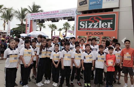 On Sunday 21st July, Satit Udomseuksa students completed the 3.5 kilometer students race at the King’s Cup Pattaya Marathon 2013. It is estimated 4,000 runners and walkers attended this year and was a sporting success.  Congratulations to all the students for their participation.