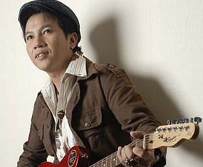 Country music singer Anont R-Siam succumbed to injuries suffered from a fall off his roof.