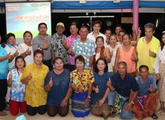 Koh Larn residents receive advice on physical and mental health.