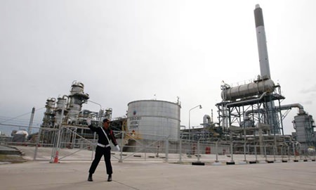 A lightning strike at PTT Plc’s gas-separation plant in Maptaput is causing a nationwide LPG shortage.