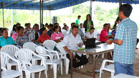 Members of the Ban Nernrodfai and Laem Ratchawet communities hope to get help from the government in solving their homeless issues and affordable housing shortage.