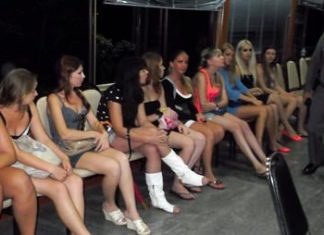 Police arrested 10 Russian women for working as dancers without work permits on Walking Street.