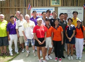 Saturday Super Pairs Lawn Bowls The players pose for a group photo.