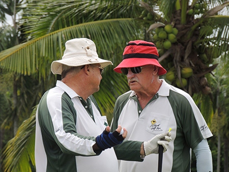 Andy Makara explains to John Player just how big it was.