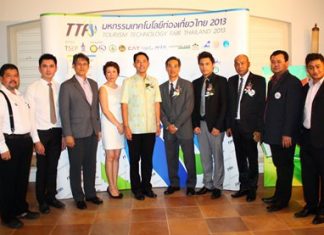 Mayor Itthiphol Kunplome (center) takes a commemorative photo with sponsors of the Tourism Technology Fair at the Dusit Thani Hotel, Pattaya.