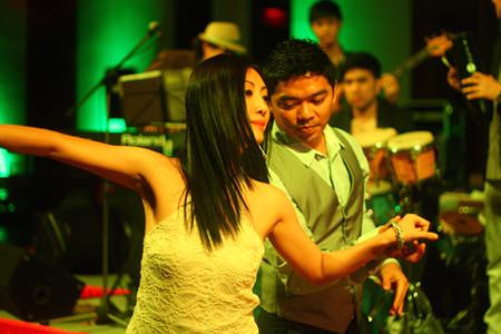 Jojo directs another guest on the dance floor.