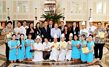 A proud Chatchawal Suphachayanont, general manager of Dusit Thani Hotel Pattaya (standing rear center), poses with his management and winning F&B staff members following the conclusion of this year’s Bartender Competition. 