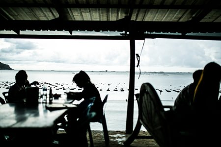 The restaurant Mongkol Farm offers diners an unobstructed view of the sea.