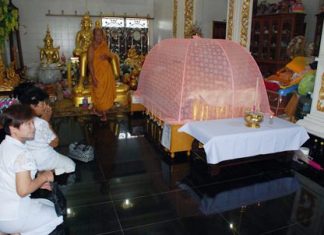People pay respects to Luang Poh Sakorn, the revered abbot of Nong Krab Bankhai Temple.