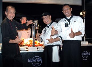 (L to R) Executive Chef Low Keng Meng, Sous Chef Alit Yulianto Dewa, and Chef de Partie Ida Bagus Suindra, the 3 outstanding chefs from Hard Rock Bali.