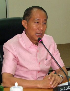 Chonburi Gov. Khomsan Ekachai is pledging to prevent alcohol from being sold near schools and crowded residential neighborhoods in 10 Chonburi districts.