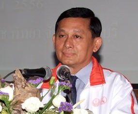 Pranee Srisuksai, director of broadcasting for National Broadcasting Radio of Thailand helps teach 150 broadcasters production tips.