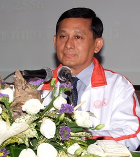 Pranee Srisuksai, director of broadcasting for National Broadcasting Radio of Thailand helps teach 150 broadcasters production tips.