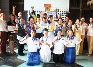 Robert John Lohrmann (back left, with glasses), general manager of Centara Grand Mirage Beach Resort Pattaya and hotel administrators pose for a commemorative photo with employees who had won awards in the Pattaya Food & Hotelier Expo and Pattaya Bartender Contest.