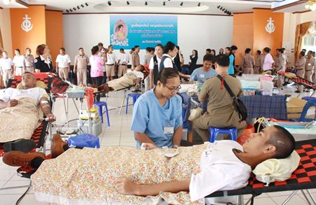 Military personnel and their families donate blood in honor of HM the Queen’s 81st birthday.