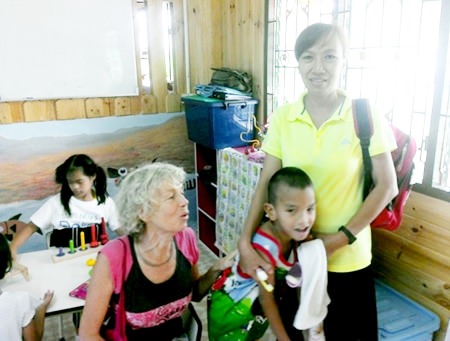 WWM sponsored teacher Nim with a WWM volunteer Hedie, and some of the children from the Baan Kru Boonchoo Centre.