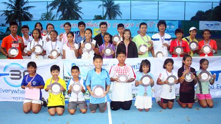 The junior players take a group photo with tournament sponsors at the conclusion of the event.