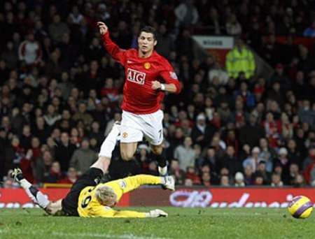 Cristiano Ronaldo for Manchester United v AC Milan – 9.75?