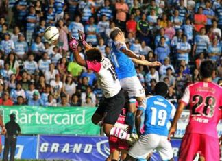 Pattaya United’s Marian Juhas (center) climbs high above the Chainat defence to head home a corner kick and give his team a 1-0 lead in their Thai Premier League fixture at the Nongprue Stadium in Pattaya, Sunday, Sept. 22. (Photo courtesy Pattaya United FC)