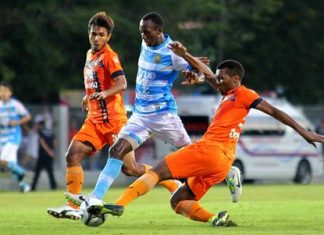 Pattaya United forward Efe Obode (center) is challenged by two Suphanburi defenders during their Thai Premier League fixture at the Nongprue Stadium in Pattaya, Sunday, Sept. 1. (Photo courtesy Pattaya United FC)