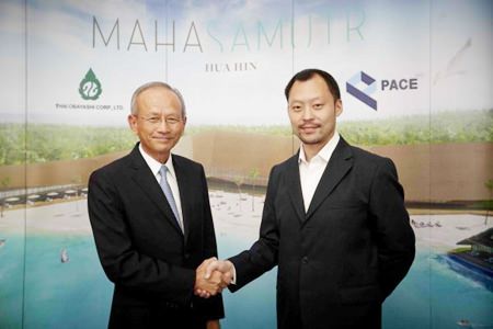 Sorapoj Techakraisri (right), CEO of PACE Development Corporation Plc, is pictured with Sompong Chintawongvanich President of Thai Obayashi Corp. Ltd., during a contract signing ceremony to award the structural work of the MahaSamutr development.