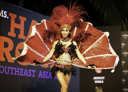 1st Runner-up Glady Laksmi from Bali with her elaborate costume and Zumba dance in the ‘Talent’ Show.
