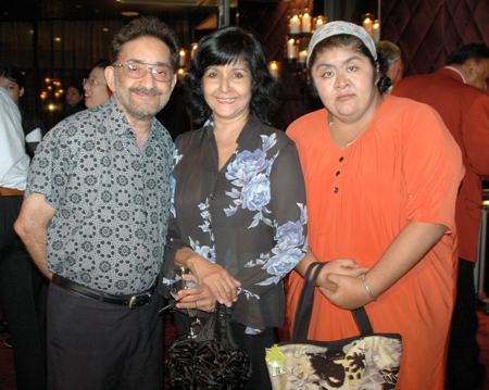 (L to R) Marlowe Malhotra MD of Massic Travel, Supa Kukarja director of PMTV and Vicky Malhotra, manager of Massic Travel.