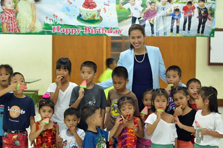 On Thursday 17th October, the deputy director of Satit Udomseuksa School, Ms. Titipun Pettrakul, celebrated her birthday with the children of the Pattaya Orphanage. A delicious lunch and new school stationary supplies were donated to all the children. The children would like to thank Ms Pettrakul and wish her many happy returns on her special day.