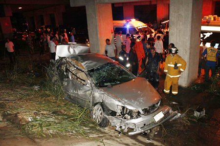 Central Labor Court Chief Justice Phanthep Premprasertsukh, his wife Ampaipan Suwanthawil and their two children escaped with their lives after this horrible looking crash.