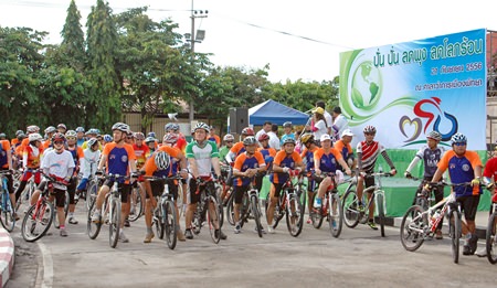 Participants prepare for the ride at the starting line in front of  Pattaya City Hall.