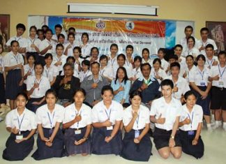 Rayong and the National Command Center for Drugs are recruiting area students to use social media in the battle against drugs use.