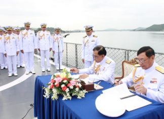 Vice Adm. Phijan Theeranet and Adm. Khanat Thongphun sign the necessary documents aboard the HTMS Kraburi, turning over command of the Royal Thai Fleet to Vice Adm. Phijan Theeranet.