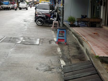 Three years ago, Pattaya officials said they were drafting a law that makes it a punishable offense to block public parking. Where is that law today?