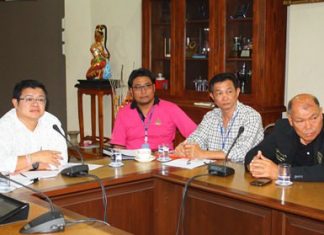 Deputy Mayor Verawat Khakhay (left) leads the latest city hall flood reaction meeting after heavy rains brought floods Oct. 1.