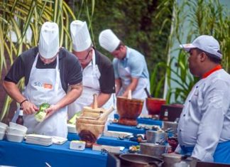 Learning how to cook Thai food has never been this much fun.