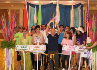 GM Chatchawan Supachayanont (center) presides over the opening ceremony for Dusit Sport Day 2013.