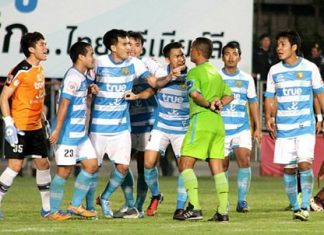 Pattaya United players remonstrate with the match referee after he awarded a second half penalty to Chiangrai United during the stormy Thai Premier League fixture at the Nongprue Stadium in Pattaya, Sunday, Oct. 27. (Photo/Pattaya United FC)
