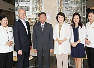 Dominique Ronge (2nd left), general manager of Centara Grand Phratamnak Pattaya and Kanokros Sakdanares (2nd right), corporate director of marketing communications of Centara Hotels & Resorts, welcome Admiral Taweewuth Pongsapipatt (3rd left), Chief of Staff, Royal Thai Navy and his wife, Captain Doctor Woranart Pongsapipatt, Royal Thai Navy (3rd right) on their arrival to stay at the newly opened resort as the first guests. The hotel soft opened on 15th October. Also seen in the photo are Wassana Pokthang (far left), executive assistant manager and Chananchida Wongsa-ard (far right), sales and public relations manager of Centara Grand Phratamnak Pattaya.