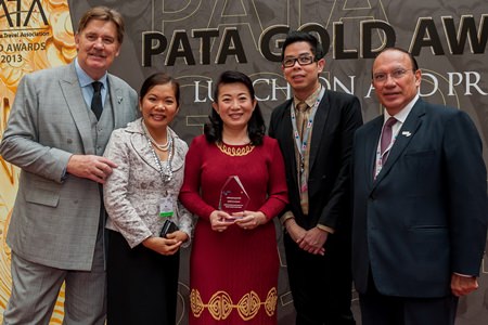 Martin Craigs (far left), CEO of Pacific Asia Travel Association (PATA) presents the Education and Training Award in the PATA Grand Awards 2013 for the training program “4Cs: Centara Career Creation for Children” to Centara Hotels & Resorts. The award was received in a ceremony at Chengdu, in China, by Pattara Jongcharoenkulchai (center), vice president for human resources, and Ratchadet Suksin (2nd right), director of training at Centara Hotels & Resorts. Also seen in the photo are João Manuel Costa Antunes (far right), chairman of PATA and Ben Montgomery (2nd left), director of business relations management of Centara Hotels & Resorts.