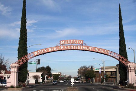 The Modesto Arch (Photo: Carl Skaggs)