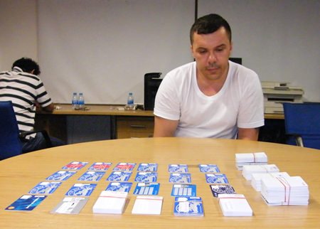 Australian Peter Junas has been arrested again, this time for allegedly using fake electronic cards to steal 10 million baht from Pattaya ATMs.