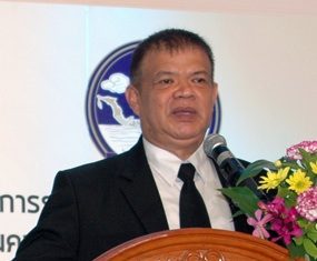 Chonburi Tourism and Sports Department Director Thanthip Meelaksana lectures tourism-industry entrepreneurs about the importance of tourism to the city and the damage that this year’s string of fatal accidents is having on Pattaya revenues.