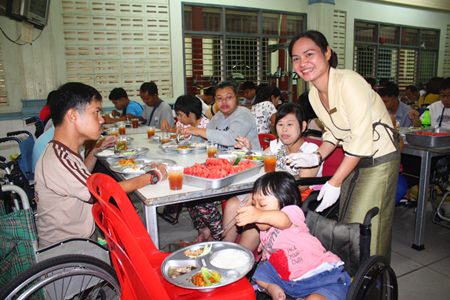 Staff from the Centara Grand Mirage Beach Resort celebrated the hotel’s fourth anniversary by catering a dinner for 300 children at the Father Ray Foundation.