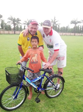 The day finished with the children from hand to hand having a running race with the winner winning a bike.