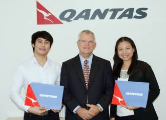 Qantas Manager for Thailand and Vietnam Bob Everest (centre) is seen presenting return Qantas Economy tickets, Bangkok-Australia-Bangkok to Sirapath Angsopasirikul (left) and Tritsana Sorat (right), lucky winners of OCSC International Education Expo 2013.