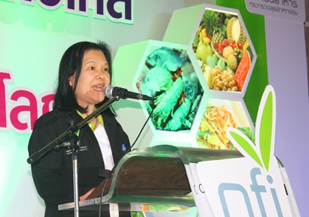 National Food Institute Deputy Director Orawan Kaewprakaisaengkul launches the Thai Food to the World” fair at Central Festival Pattaya Beach.