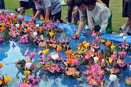 Yeen, who was top in the world this year for the IGCSE Thai examination, looked elegant during the Loy Krathong celebrations at GIS.